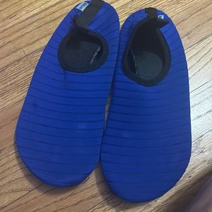 Waterlves slippers for water